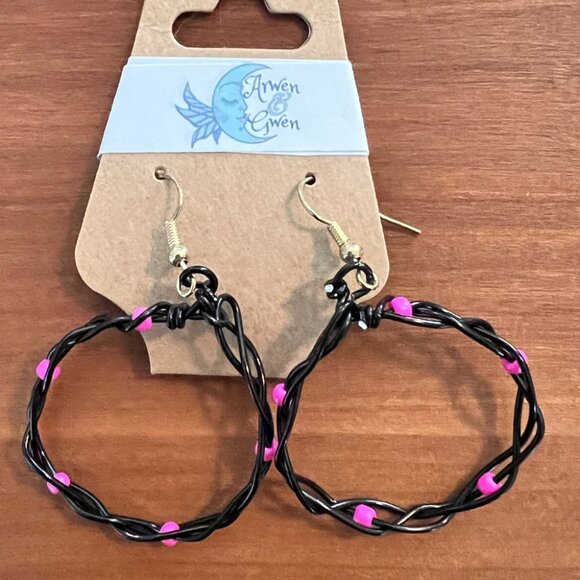 Arwen and Gwen Black Wire Braided Hoop Earrings with Pink Beaded Inlay - Picture 2 of 2
